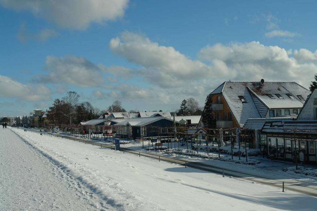 Hotel Garni Am Deich Zingst Buitenkant foto